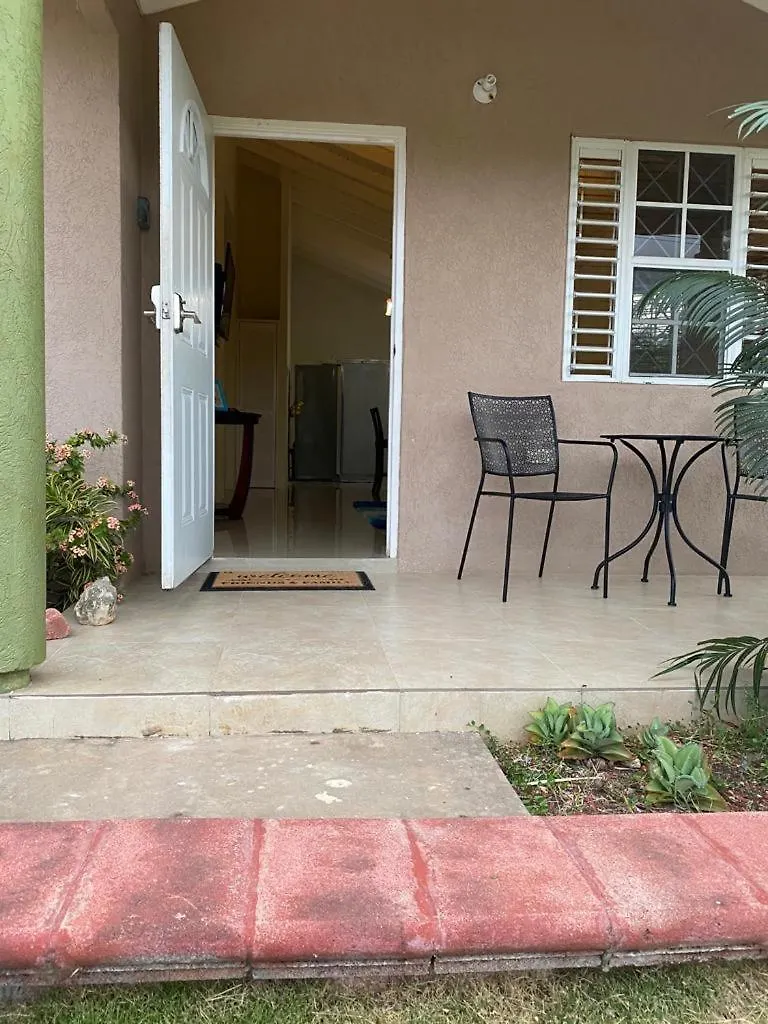 2 Bedroom House With Pool And Parking Saint Annʼs Bay
