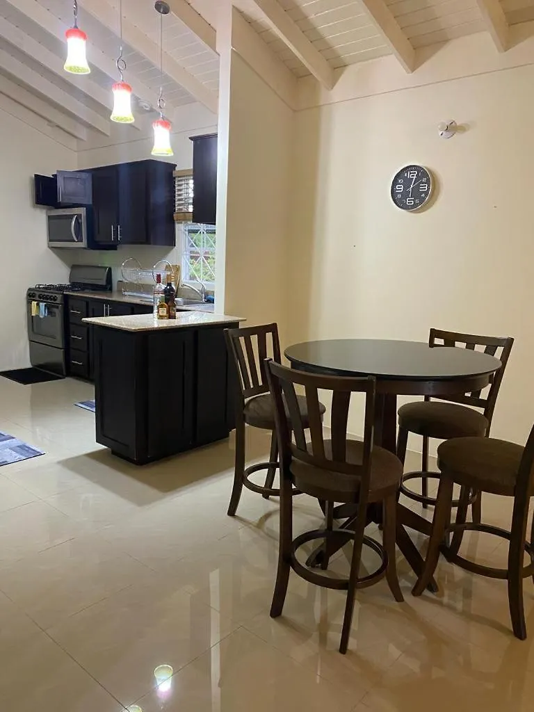 2 Bedroom House With Pool And Parking Saint Annʼs Bay Сasa de vacaciones