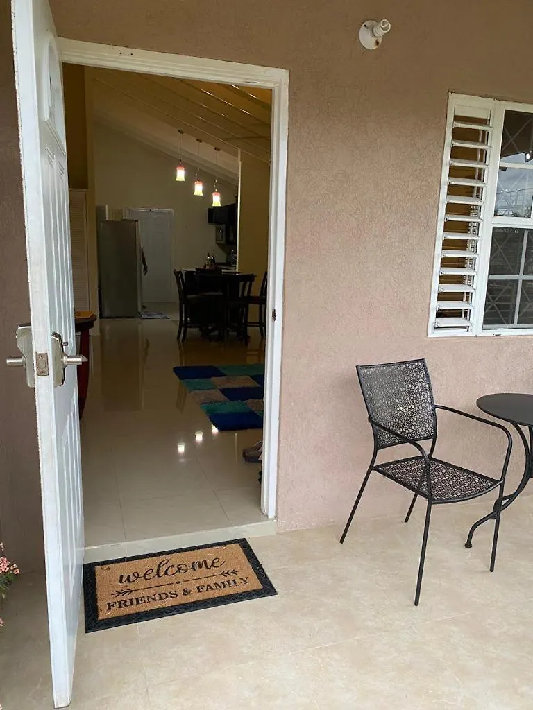 2 Bedroom House With Pool And Parking Saint Annʼs Bay
